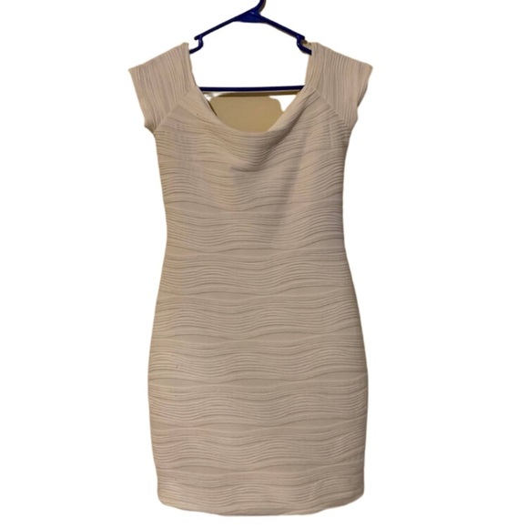 Ivory Mini dress‎ with pleats size large - Picture 1 of 3